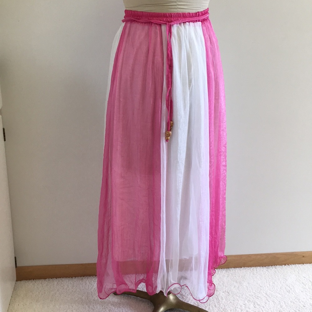 Sweet pink/white ruffle hem shirt